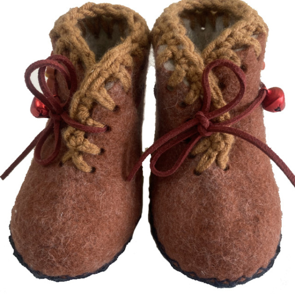 Felt slippers for children