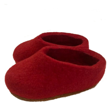 Felt slippers 